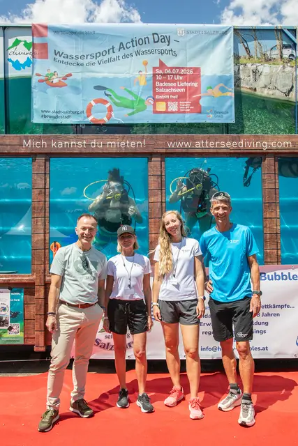Insgesamt präsentierten sich am Badesee in Liefering zehn Vereine. Zum Schnuppern für die Besucherinnen und Besucher gab es Tauchen, Riversurfing, Rudern, Triathlon, Schwimmen, Synchronschwimmen, Wasserball, Stand-up-Paddling, Wildwasserkajak und Kanupolo. | Foto: Stadt Salzburg/Anna Pirato