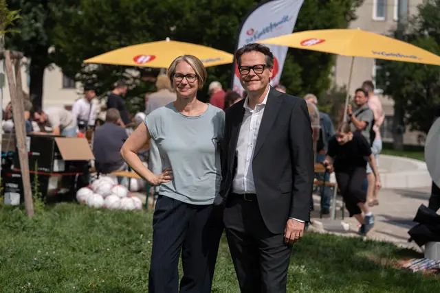 Bezirksvorsteherin Michaela Schüchner (li.) und Klimastadtrat Jürgen Czernohorszky (beide SPÖ) eröffneten das Fest gemeinsam. | Foto: Sade Jerabek/MeinBezirk