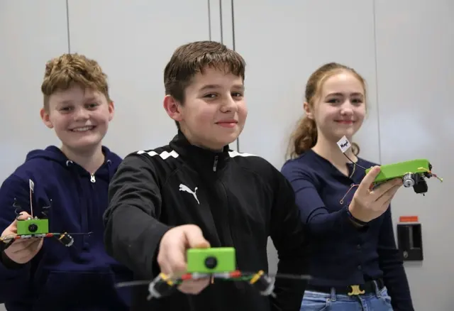 Schüler der Mittelschule Schwertberg erhielten Einblicke in die Firma Engel und erarbeiteten ein Projekt. | Foto: ENGEL