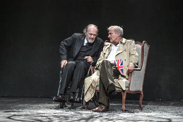 Mit Thomas Bernhards "Elisabeth II. – Keine Komödie" ist den Salzkammergut Festwochen Gmunden und dem Landestheater Linz ein bemerkenswerter Theaterabend gelungen. | Foto: Rudi Gigler