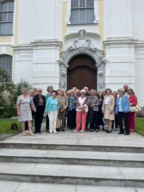 Die Geburtstagsgesellschaft rund um Stefanie Coleman bekam zuerst ein exklusives Geburtstagskonzert in der Stiftskirche Engelszell zu hören, danach gab's eine Stiftsführung und ein Bridgeturnier. | Foto: Coleman