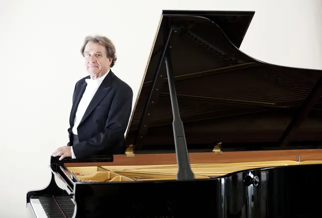 Seit vielen Jahren mit dabei: Pianist Rudolf Buchbinder. | Foto: M. Bogreve