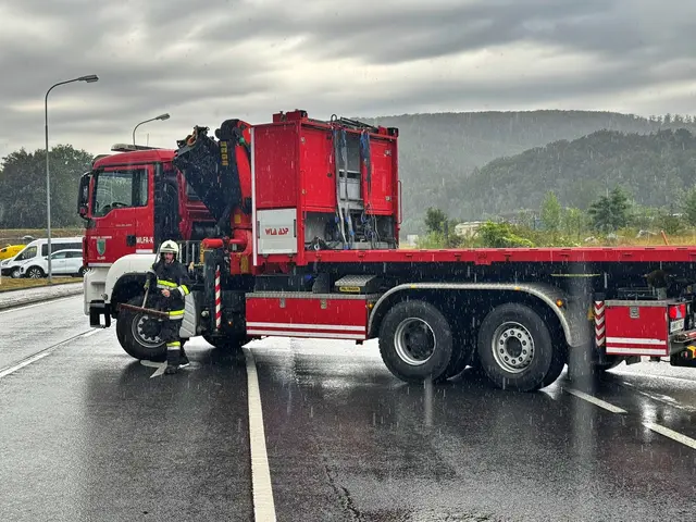 Feuerwehreinsatz bei Regen. | Foto: FF Alland