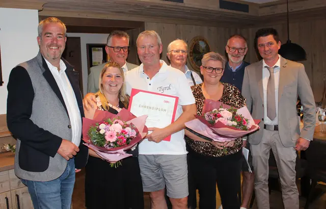 Mitarbeiterehrung Metzgerei Gründler: vorne v.l.: WK-Obmann Hermann Huber, Michaela Thrainer, Hermann Treichl, Sandra Schnalzger, Tobias Gründler. hinten v.l.: Michael Gründler, Martin Gründler, Bgm. Reinhold Flörl. | Foto: Mühlberger