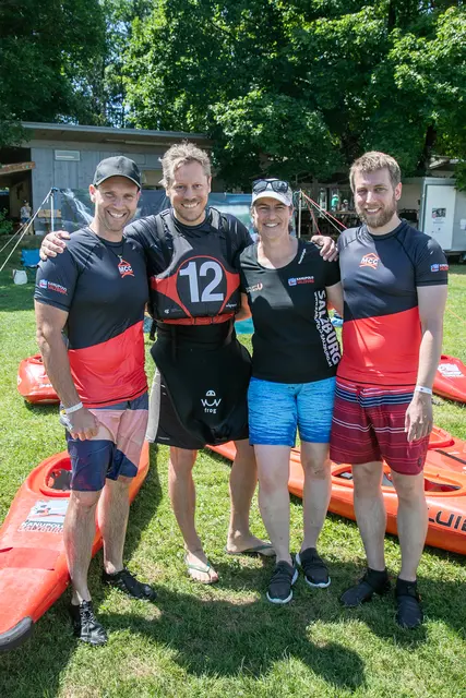 Insgesamt präsentierten sich am Badesee in Liefering zehn Vereine. Zum Schnuppern für die Besucherinnen und Besucher gab es Tauchen, Riversurfing, Rudern, Triathlon, Schwimmen, Synchronschwimmen, Wasserball, Stand-up-Paddling, Wildwasserkajak und Kanupolo. | Foto: Stadt Salzburg/Anna Pirato