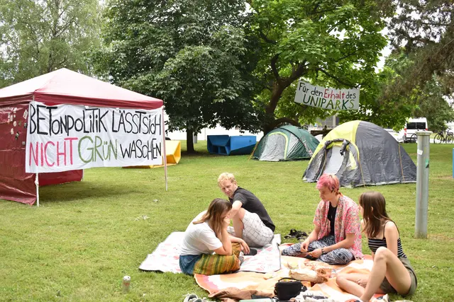 Bilder zur Protestaktion. | Foto: Studierende gegen Bodenversieglung