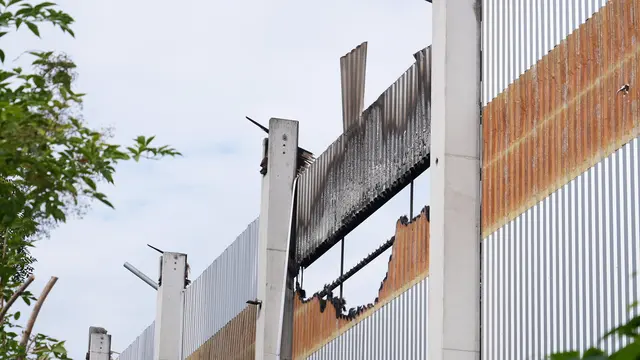 Der Brand zog eine Spur der Verwüstung nach sich, wie sich am Montag zeigt. | Foto: Andreas Pölzl/MeinBezirk