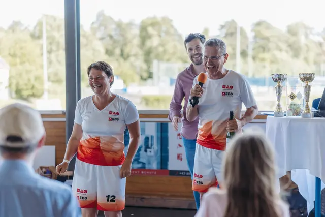 Auszeichnung der WAGhalsigen als einziges gemischtes Team im Turnier. Am Foto: Renate Steininger und Jürgen Harich. | Foto: MecGreenie