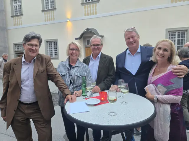 Harald Weider, Brigitte Unfried, Wolfgang Fischbacher sowie Niki und Karen Vecsei genossen den stimmungsvollen Konzertabend in der Stiftsbasilika Lilienfeld. | Foto: Julia Steyrer