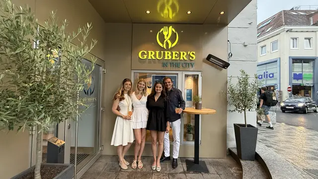 Die Grubers in the City haben eröffnet – entstanden ist ein moderner Treffpunkt im Herzen Villachs, der Menschen zusammen bringt.  | Foto: Grubers in the City