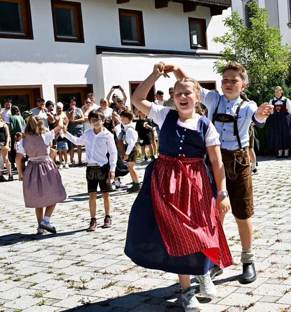 Bemerkenswert: Die Salfoaner Trachtler boten bei diesem bestimmt nicht einfachen Auftritt ein volles Programm!
