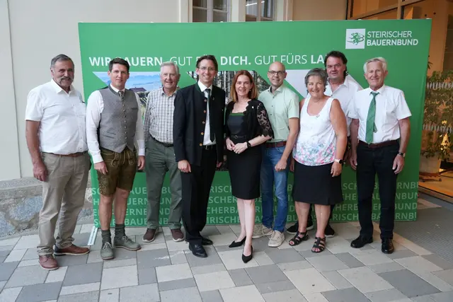 Zahlreiche ÖVP-Vertreterinnen und Vertreter sprachen Josef Kowald (r.) Dank und Anerkennung aus. | Foto: ÖVP Leibnitz, Arthur