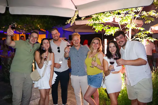 Vinokolo vereint Wein, Musik und Sommerfeeling im Burgenland. | Foto: Alejandra Ortiz