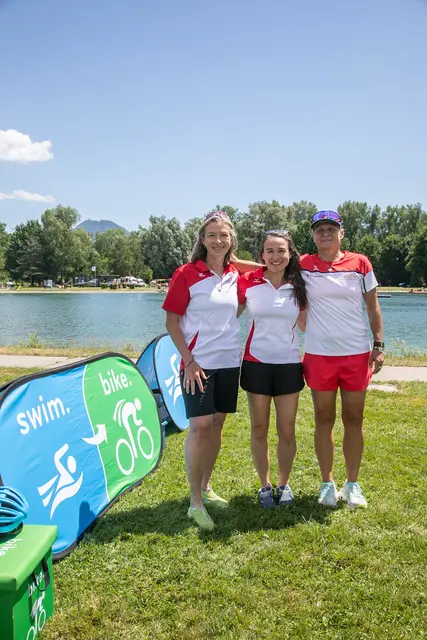 Insgesamt präsentierten sich am Badesee in Liefering zehn Vereine. Zum Schnuppern für die Besucherinnen und Besucher gab es Tauchen, Riversurfing, Rudern, Triathlon, Schwimmen, Synchronschwimmen, Wasserball, Stand-up-Paddling, Wildwasserkajak und Kanupolo. | Foto: Stadt Salzburg/Anna Pirato