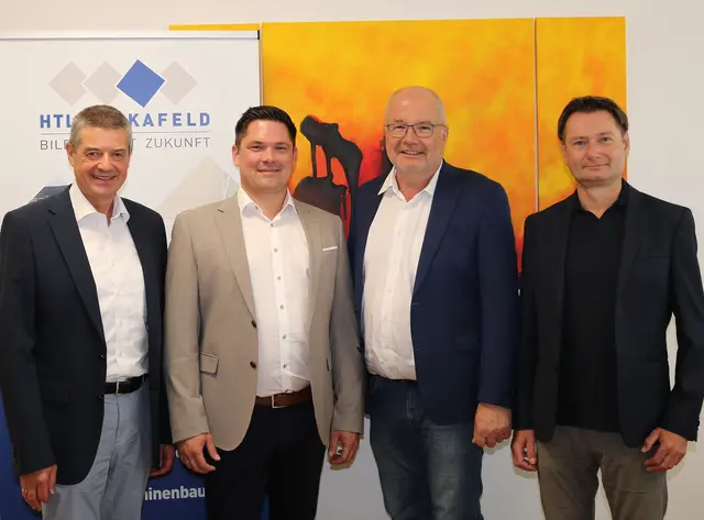 Wechsel an der Spitze der Elektronik-Abteilung: Direktor Wilfried Lercher, Christian Paar, Karlheinz Oswald und Christian Putz | Foto: HTL Pinkafeld