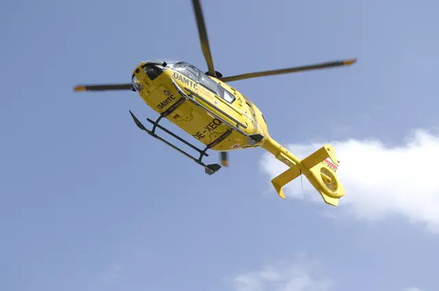 Der Rettungshubschrauber stieg für eine verletzte Fußgängerin auf. | Foto: Santrucek