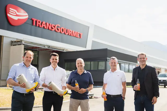 Alle Beteiligten freuen sich über den Fortschritt des neuen Transgourmet- Standortes.  | Foto: Luca Jaenichen/ AMG