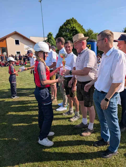 Die FF Andorf überzeugte in der Jugendklasse mit einem fehlerfreien Lauf und starker Staffelleistung und holte sich damit den Wanderpokal.  | Foto: BFKDO Schärding
