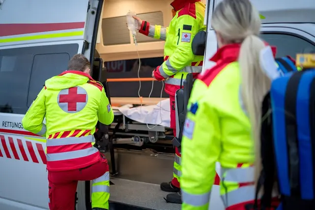 Der 19-Jährige wurde ins Krankenhaus gebracht. (Symbolfoto) | Foto: Bernhard Knaus
