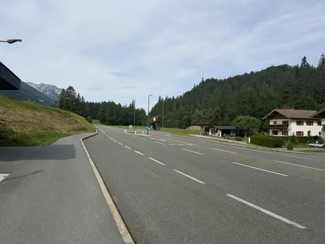 In Kössen kommt es entlang der B 172 im Bereich zwischen Mooslenz und Kranzach immer wieder zu schweren Verkehrsunfällen. | Foto: Johanna Bamberger