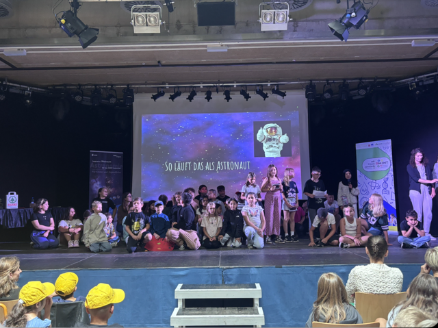 Die Volksschule Wörgl 1 beschäftigte sich mit dem Alltag von Astronautinnen und Astronauten – von Ernährung und Training bis hin zu Teamarbeit und dem Leben im All. | Foto: Regionalmanagement KUUSK