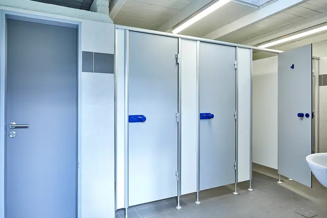 Von 10. Juli bis einschließlich 12. Juli dieses Jahres bleibt die WC-Anlage im Europapark jeweils bis Mitternacht geöffnet. (Symbolfoto) | Foto: stock.adobe.com/at/Achim Banck 