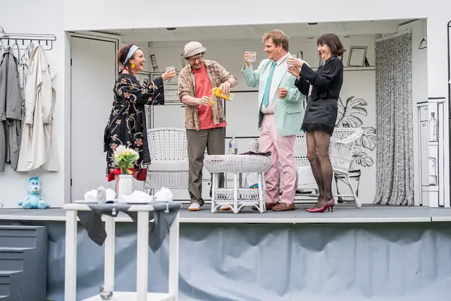 Mit der neuen Produktion „Nein zum Geld!“ tourt das Salzburger Straßentheater ab 9. Juli 2026 wieder durch Stadt und Land Salzburg und bietet Theatergenuss unter freiem Himmel.  | Foto: SKV / ebihara photography