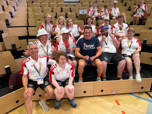 Philipp Jelinek (Fit mit Philipp) mit dem erfolgreichen Schwimm-Team in Wien. | Foto: Schwimm-Team Therme Amadé 
