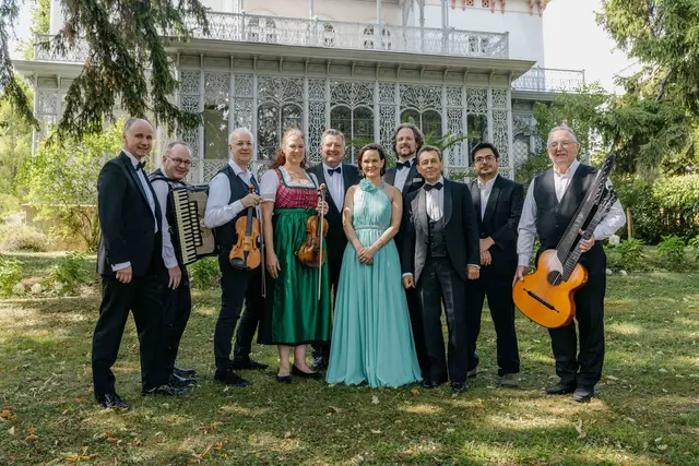 Herbert Fischerauer, das Ensemble „Schrammel &amp; Co“, Vizebürgermeister Markus Riedmayer, Claudia Goebl, Clemens Kerschbaumer, Beppo Binder und Martin Ivanov. | Foto: 2026psb/ckollerics