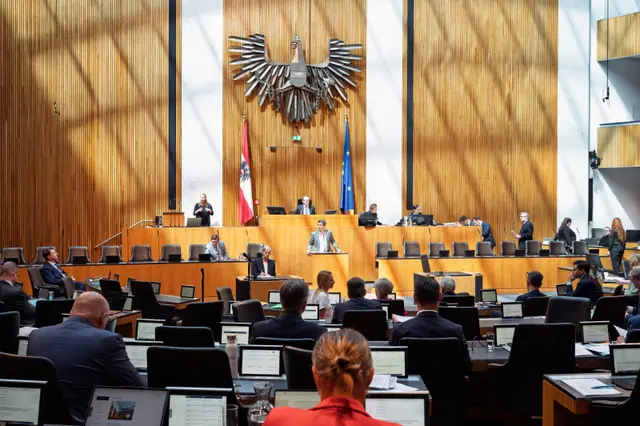 Das Parlament hat beschlossen, dass auf Autobahnen bis 2030 alle 25 Kilometer ein E-Ladepunkt stehen soll. | Foto:  Parlamentsdirektion/​Michael Buchner