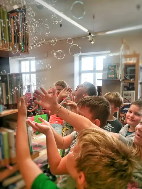 Die steigenden Besucherzahlen zeigen: Bibliotheken liegen im Trend und begeistern Menschen aller Altersgruppen. | Foto: Hauk 