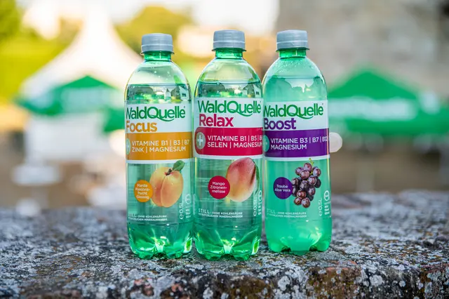 Die drei Sorten Focus, Relax und Boost von Waldquelle verbinden stilles Mineralwasser mit Fruchtgeschmack, Vitaminen und Mineralstoffen.