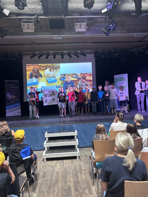 Die Volksschule Söll stellte ihre Teilnahme an der internationalen Astro-Pi Challenge der Europäischen Weltraumorganisation ESA vor und präsentierte ihre Programmierprojekte für die Internationale Raumstation ISS. | Foto: Regionalmanagement KUUSK