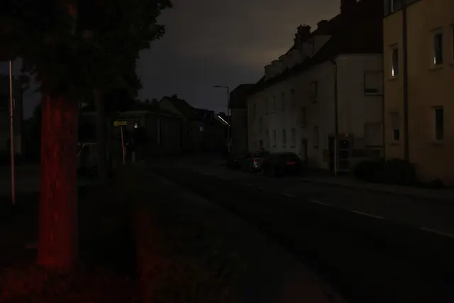 In der Nacht auf Dienstag, 7. Juli, gingen in Teilen von Thalheim die Lichter aus – dafür leuchteten die Warnanlagen. | Foto: laumat.at