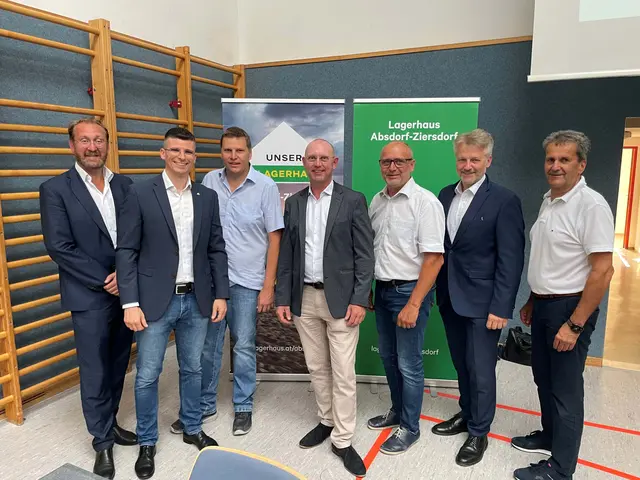 Christian Pomper (Raiffeisen-Revisionsverband NÖ-Wien), Geschäftsführer David Oberholzer (LH Absdorf-Ziersdorf), Obmann Stv. Franz Xaver Broidl, Obmann Andreas Pröll , Aufsichtsratsvorsitzender Julius Schauerhuber, Werner Zumpf (Geschäftssegmentleitung Agrarhandel, RWA), Geschäftsführer Stv. und Agrar-Spartenleiter Erwin Thyri. | Foto: LH Absdorf-Ziersdorf