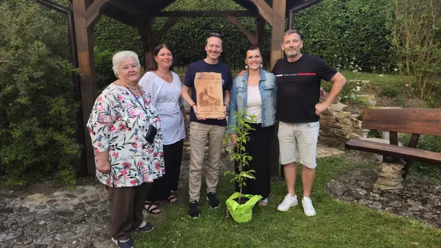 Bürgermeister Rainer Handlfinger mit Obfrau Sandra Mann-Pauer sowie den Funktionären Karin Gruber, Aloisia Secnicka und Bernhard Daxböck. | Foto: Mann- Paurer