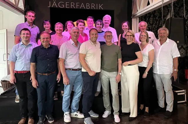 Zahlreiche Mandatarinnen und Mandatare der Stadtgemeinde Weitra überbrachten Stadtrat Wolfgang Walter anlässlich seines 60. Geburtstages die besten Glückwünsche.  | Foto: Stadtgemeinde Weitra
