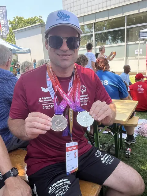 Manuel Auer aus Mitterberghütten erreichte eine Bronze- und eine Silbermedaille bei den Special Olympics. | Foto: Schwimm-Team Therme Amadé 
