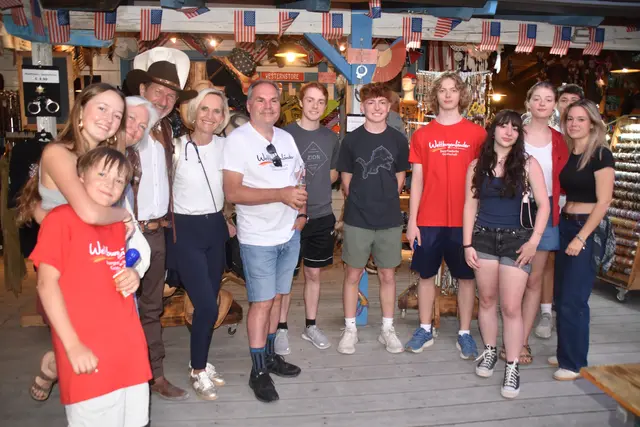 Die Teilnehmer des US-Jugendcamps waren vom Lucky Town begeistert. | Foto: MeinBezirk/Michael Strini