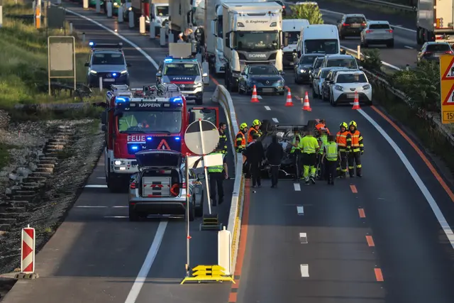 Acht Kilometer Stau auf der Welser Autobahn nach Autoüberschlag im Baustellenbereich bei Marchtrenk. | Foto: laumat.at