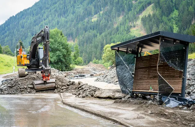 Nach den Murenabgängen im Kauner- und Pitztal unterstützt das Land Tirol betroffene Grundeigentümer bei der Rekultivierung beschädigter landwirtschaftlicher Flächen. | Foto: Land Tirol/Hörmann