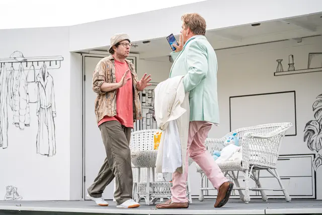 Mit der neuen Produktion „Nein zum Geld!“ tourt das Salzburger Straßentheater ab 9. Juli 2026 wieder durch Stadt und Land Salzburg und bietet Theatergenuss unter freiem Himmel.  | Foto: SKV / ebihara photography