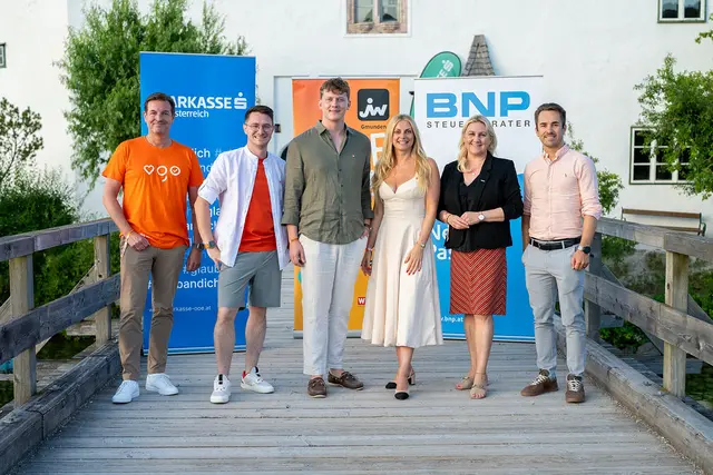 Freude über das gelungene Sommerfest. V.l.n.r.: Thomas Lettner (Sparkasse OÖ), Philipp Puschner (JW Bezirksvorsitzender-Stv.), Thomas Schöfbänker (JW Bezirksvorsitzender), Christina Wirl (JW Bezirksvorsitzende-Stv.), Sigrid Schuster (Leiterin WKO Gmunden) und Christoph Nussbaumer (BNP Steuerberatung). | Foto: WKO Gmunden/Plamberger Fotografie