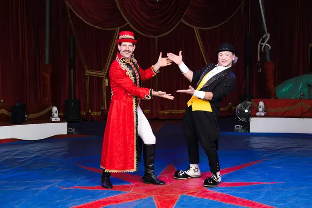 Alexander Schneller mit Clown Misha. | Foto: Stefan Germershausen