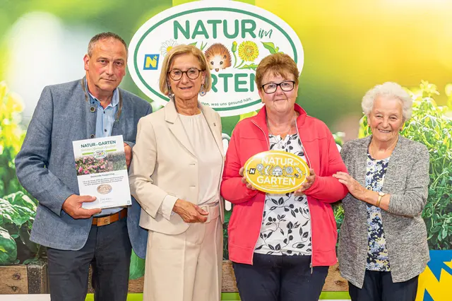 Haugschlag: Bürgermeister Franz Kuben, Landeshauptfrau Johanna Mikl-Leitner, Blumenpflegerin Andrea Beck und Johanna Nosko. | Foto: J. Ehn