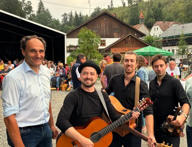 Das Wiener Trio "Cobario" spielt am 31. Juli 2026 ab 20 Uhr und bringt spanische Klänge nach Kneiding. | Foto: Gruber