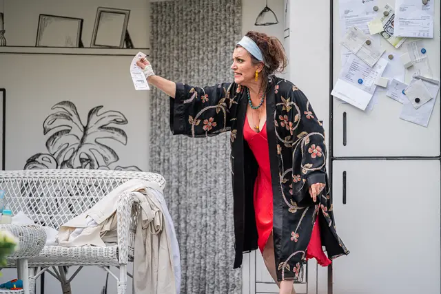 Mit der neuen Produktion „Nein zum Geld!“ tourt das Salzburger Straßentheater ab 9. Juli 2026 wieder durch Stadt und Land Salzburg und bietet Theatergenuss unter freiem Himmel.  | Foto: SKV / ebihara photography