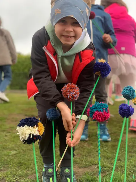 Blumen aus Bommeln waren das Highlight in Lembach.  | Foto: VS Lembach