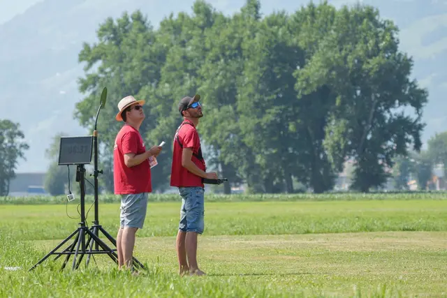 Sieger Gernot Bruckmann in Aktion auf dem Flugplatz in Fügen.  | Foto: Mader