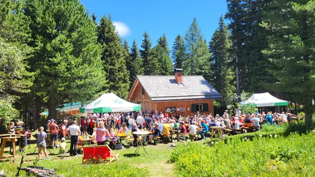 Viele Gäste trafen sich beim Sommerfest auf der Winterleiten.